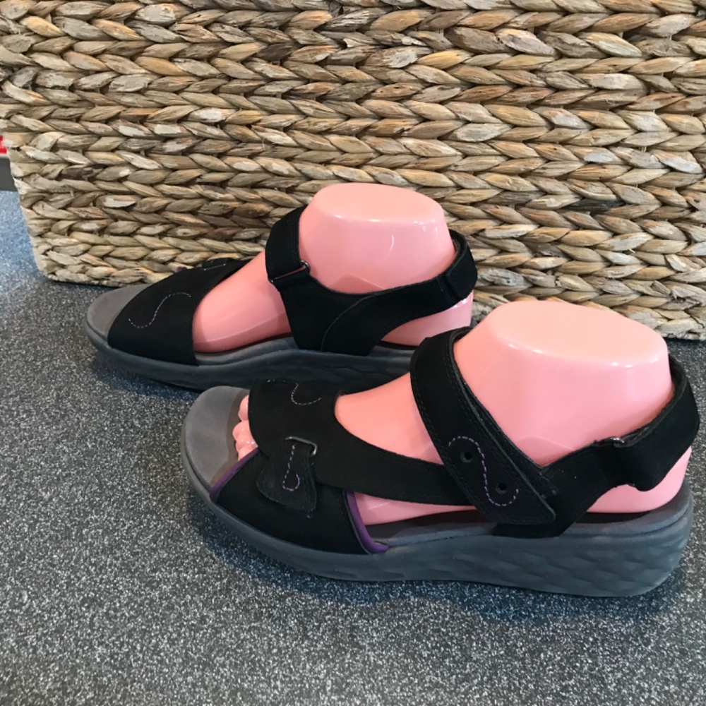 Cobb Hill New Balance Fresh Foam Leather Sandals - Picture 12 of 15